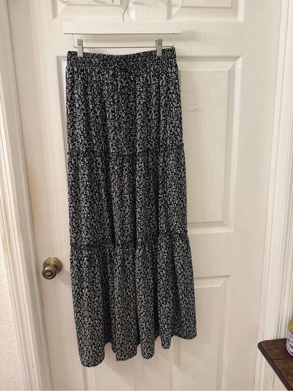 Source Unknown Black and White Floral Tiered Maxi Skirt